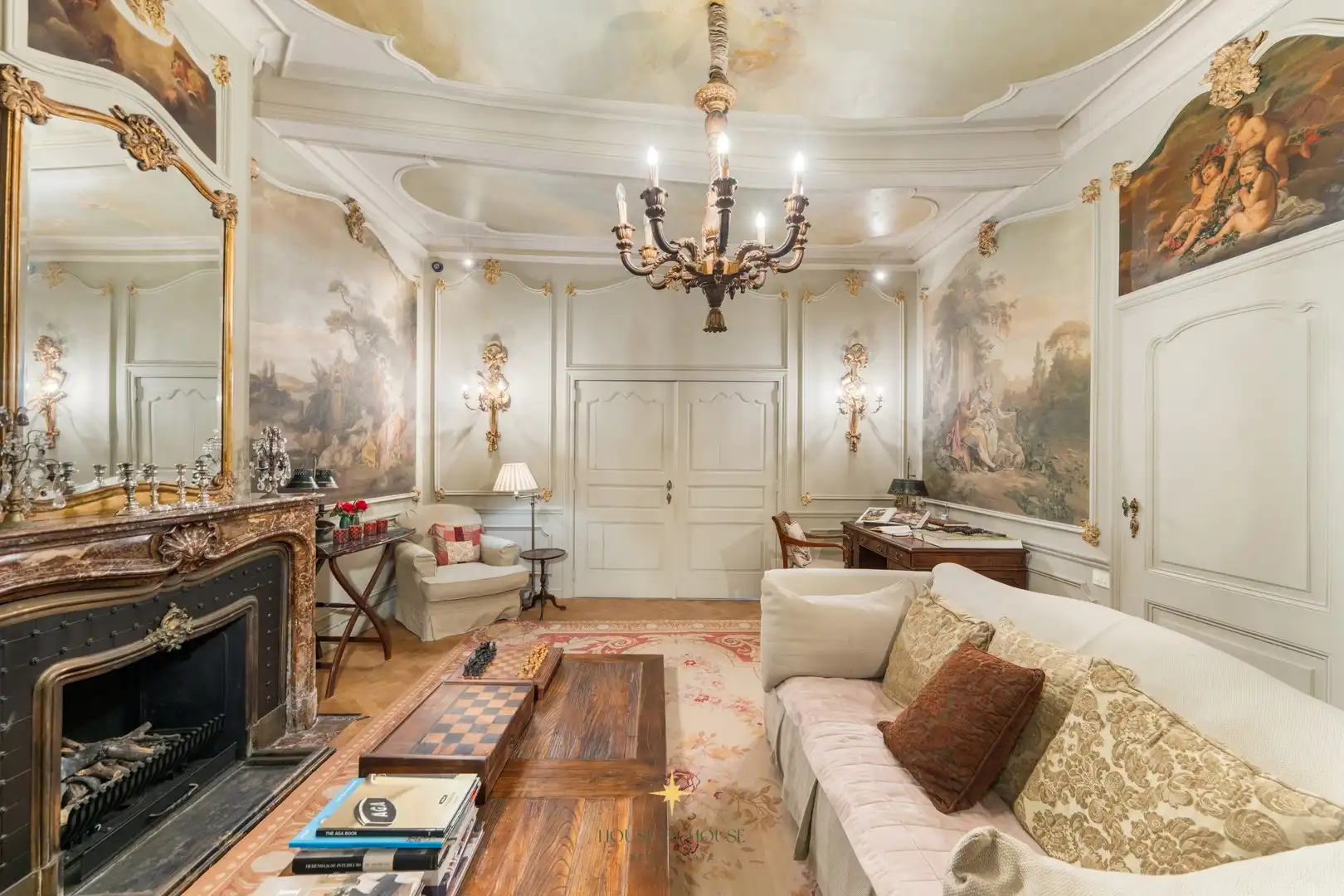 Exclusieve Guesthouse-B&B in historisch Brugge – “Maison le Dragon” / “Hier in De Draecke” foto {{pictureIndex}}