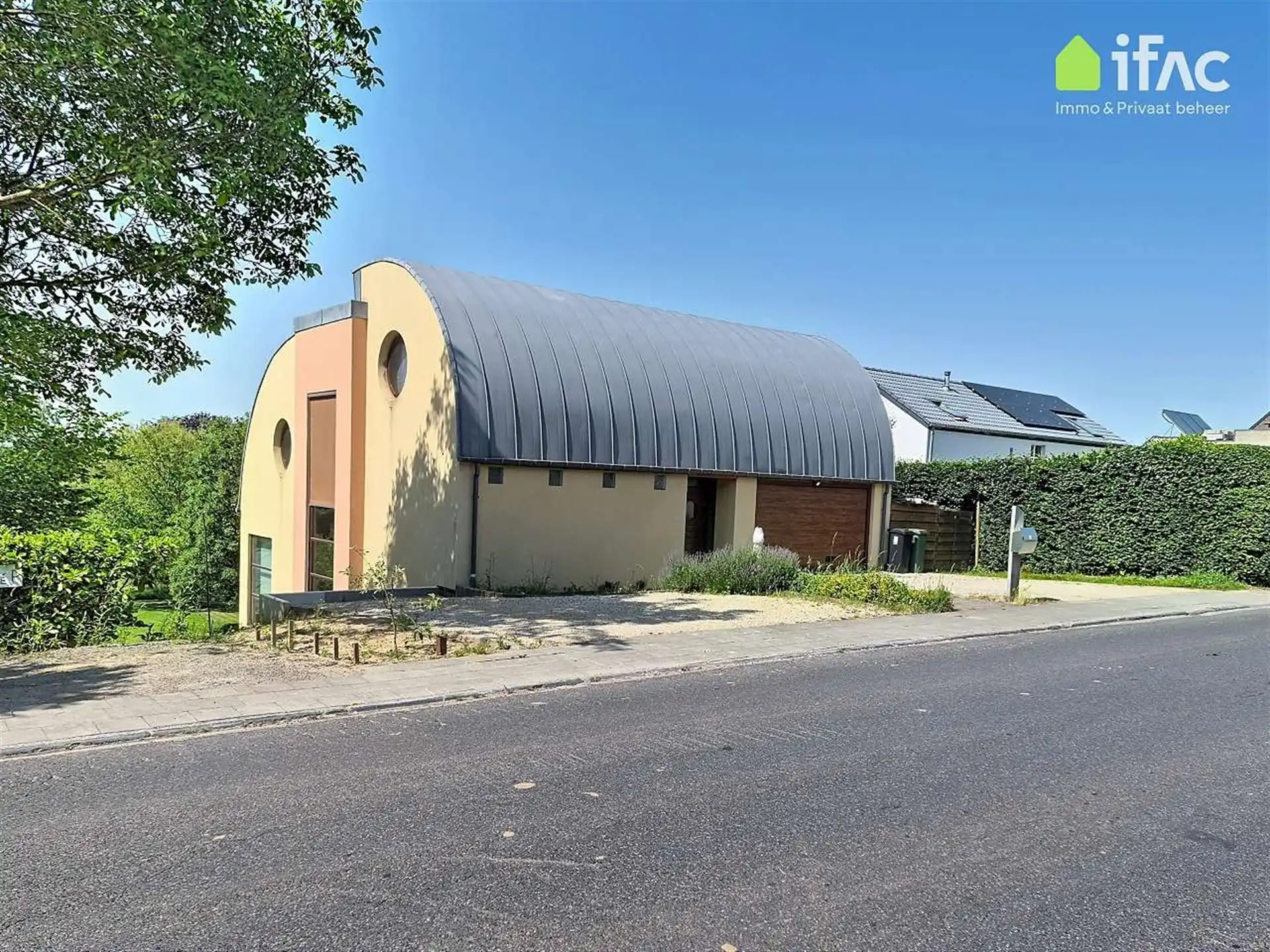 Unieke moderne split-levelvilla met zwembad op 17a83ca foto 2