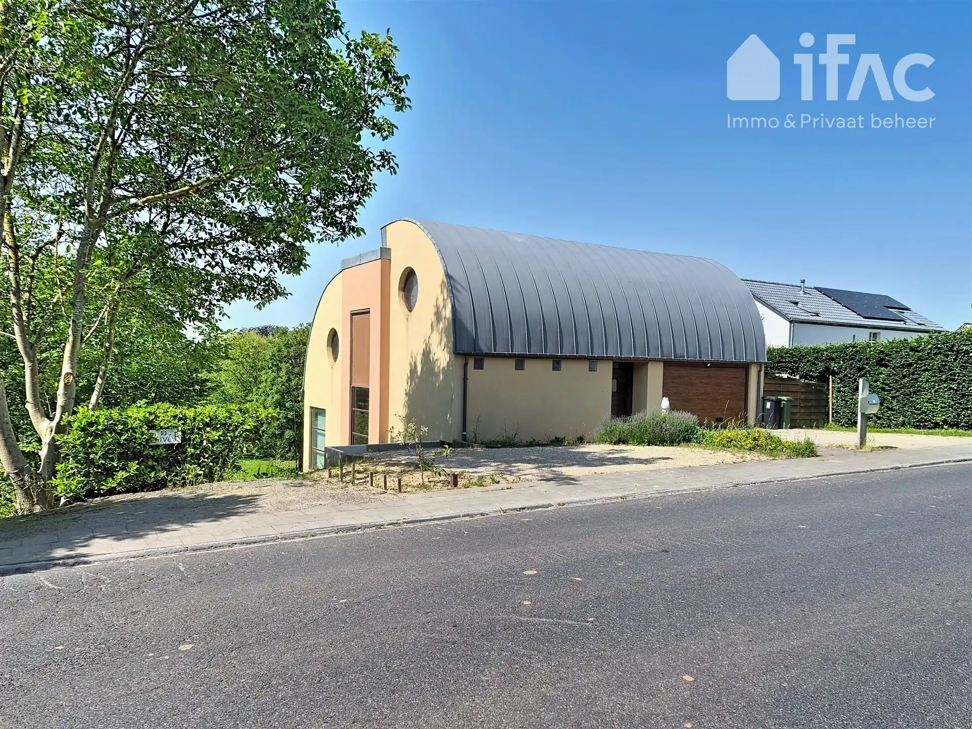 Unieke moderne split-levelvilla met zwembad op 17a83ca foto 2