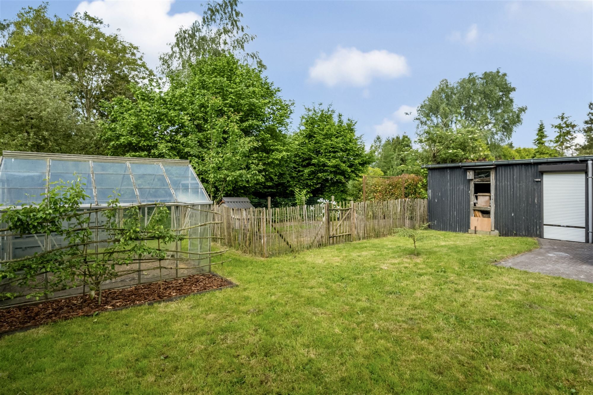 Mooie bungalow met 3 slpks, tuin en garage foto 30