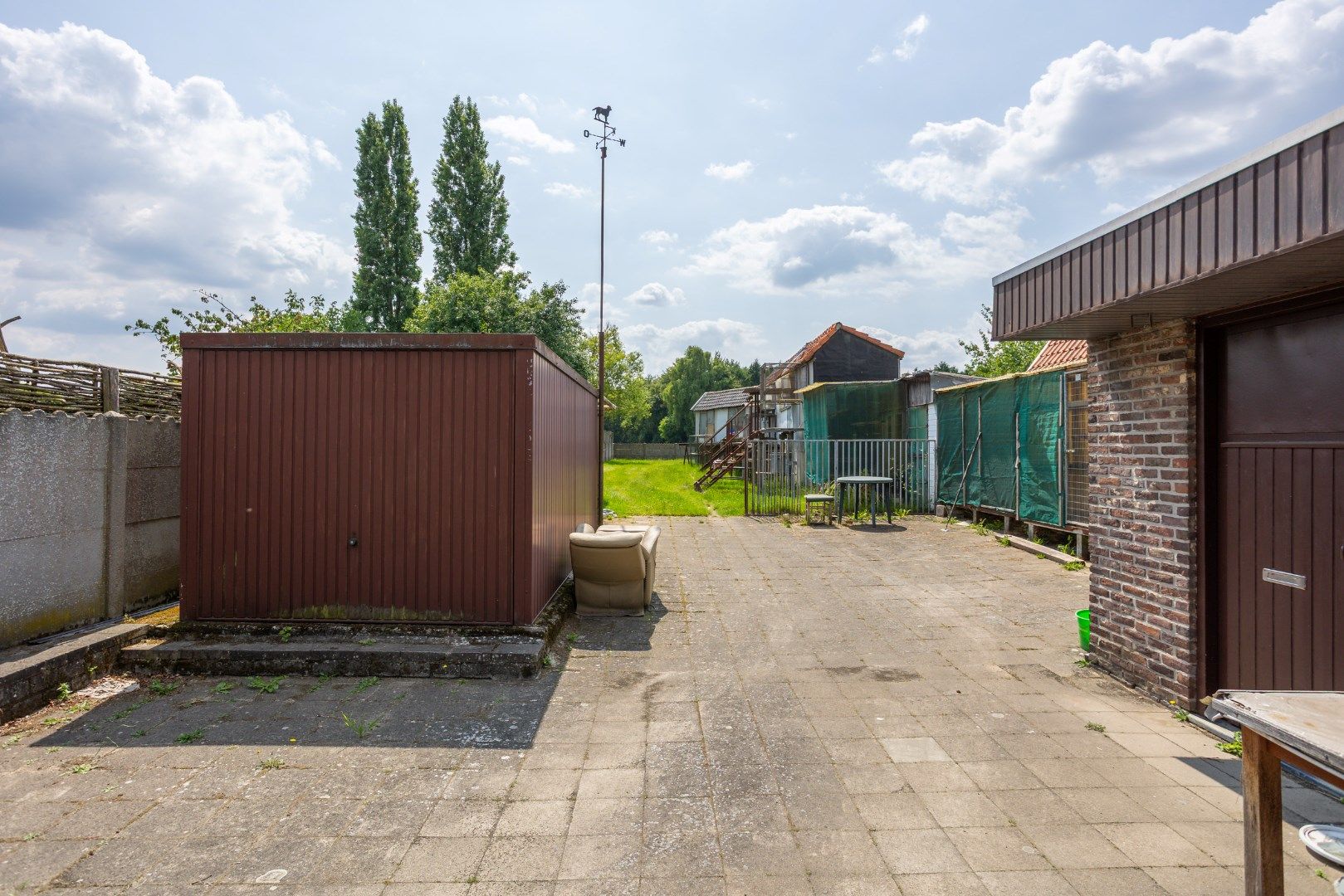 Deze te renoveren woning, op een mooi perceel van 8a30 wordt verkocht! foto 5