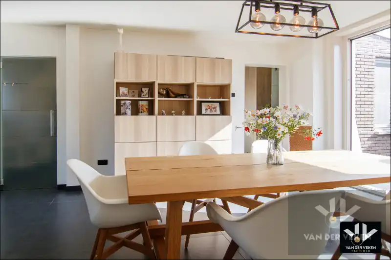 VOLLEDIG GERENOVEERDE, INSTAPKLARE GEZINSWONING foto 8