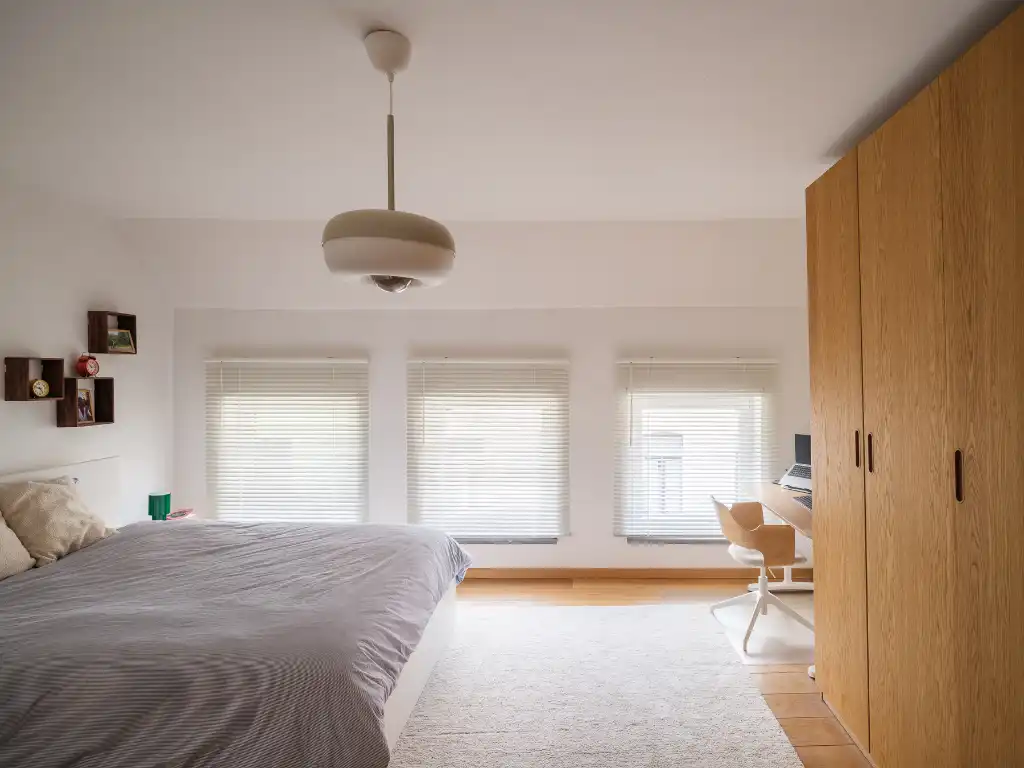 Uniek gerenoveerde, instapklare woning op fietsafstand van het stadscentrum met aangename buitenruimtes (terras en stadstuin) en 3 volwaardige slaapkamers. foto 10