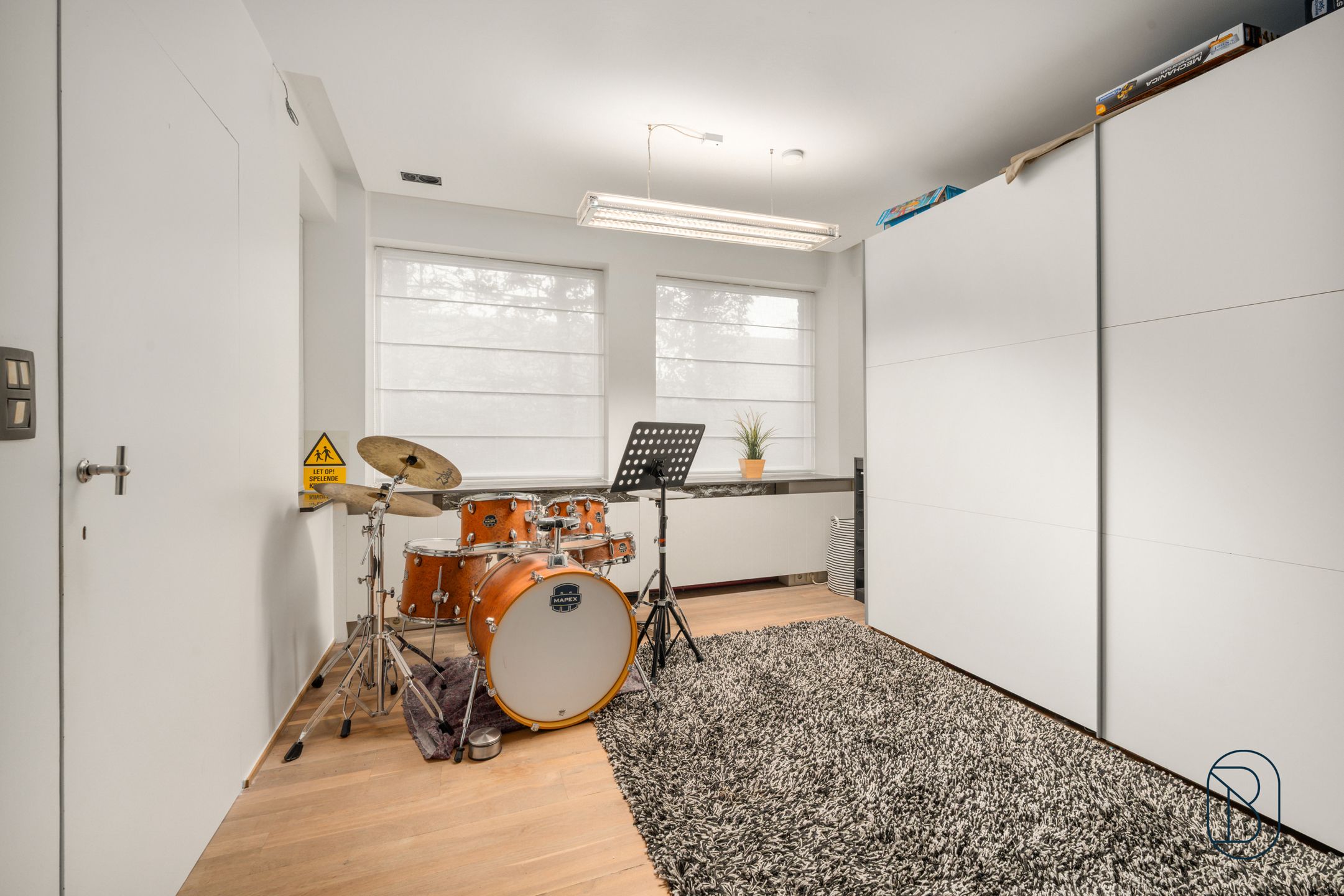 Stijlvolle gerenoveerde woning met loods in Zwevegem foto 14