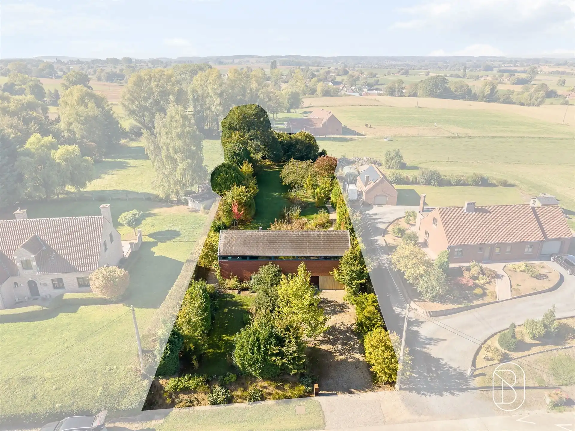 Rustig gelegen villa met 4 slpk en prachtig aangelegde tuin foto 6