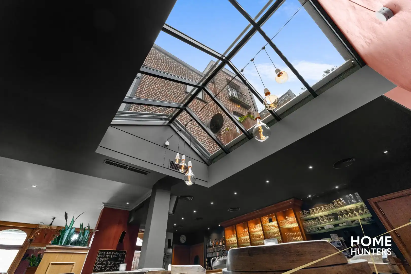 Uniek restaurant met luxueuze woonst in hartje Ieper foto 7