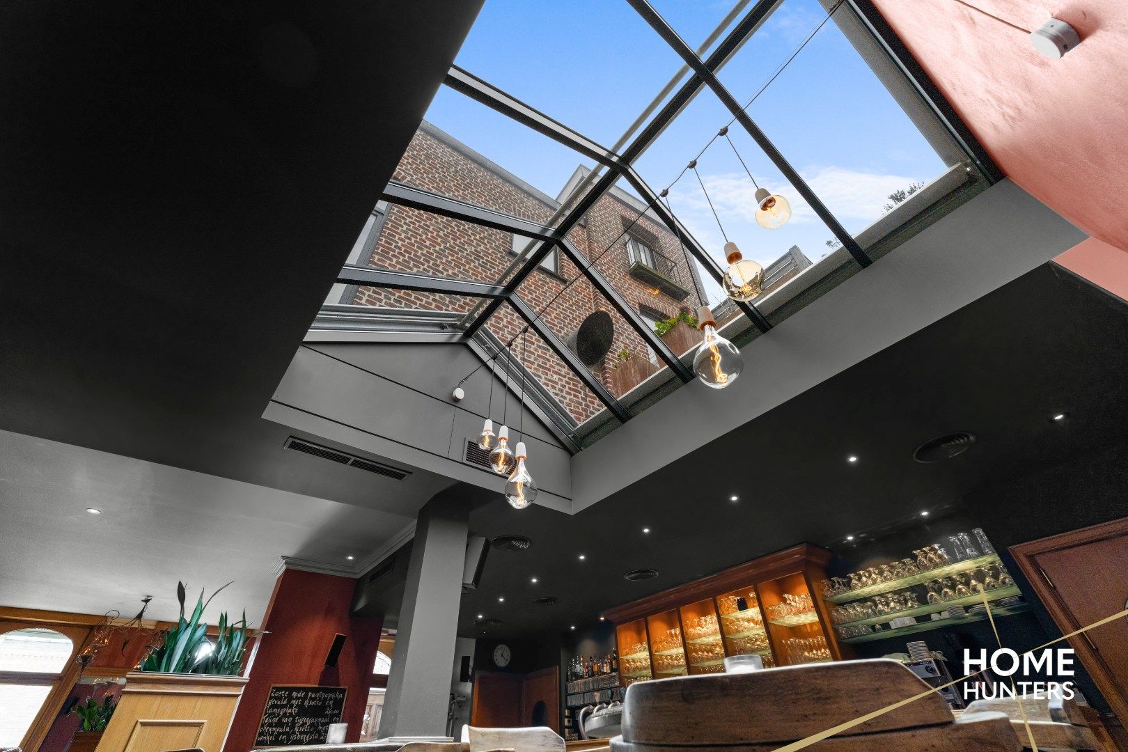 Uniek restaurant met luxueuze woonst in hartje Ieper foto 7