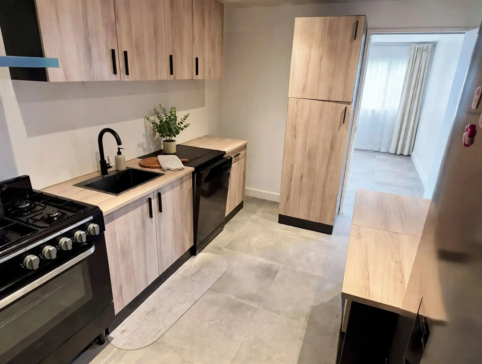 ruime woning met 4 slaapkamers, tuin en achteringang. foto 9