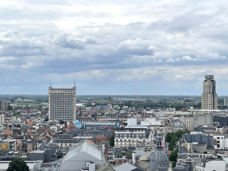 Luxe appartement gelegen in de Antwerp Tower foto 2