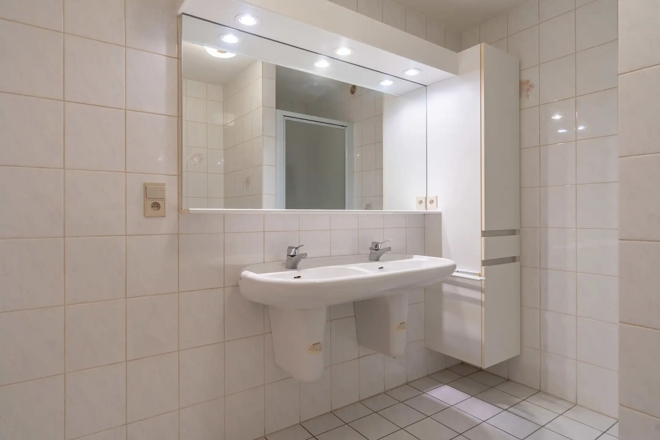 Goed onderhouden, gunstig gelegen 2 slpk app met garagebox. foto 14