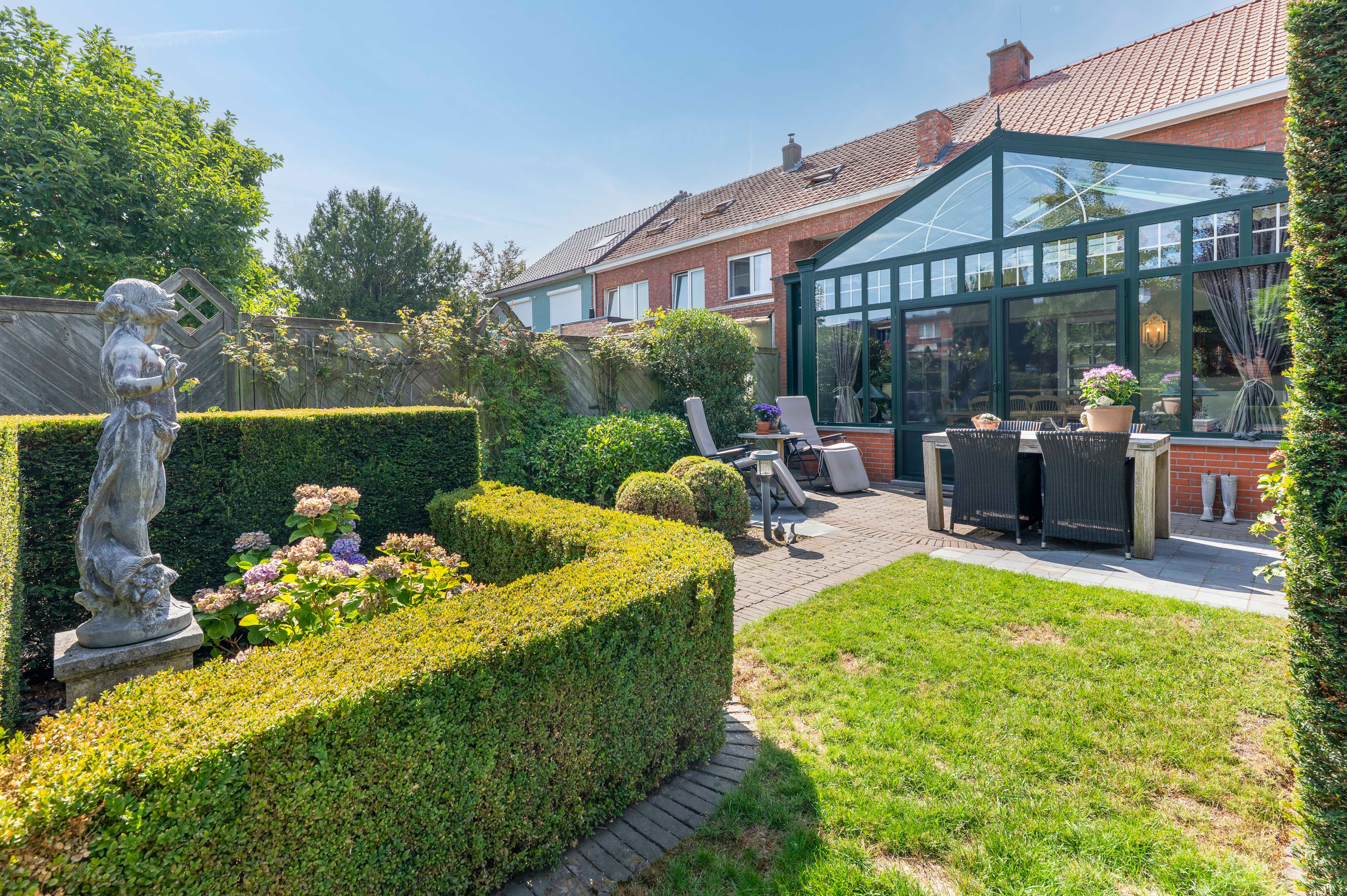 Instapklare gezinswoning met prachtige tuin en veranda in hartje Ekeren foto 28