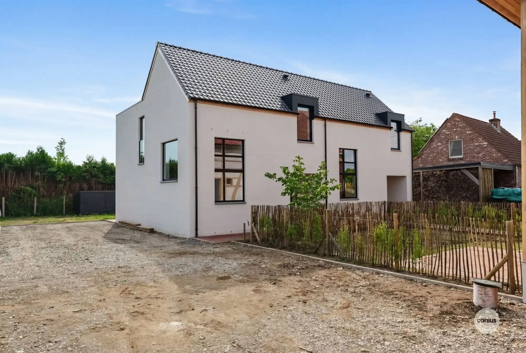 KNAPPE NIEUWBOUWWONING MET 3 SLPKS foto {{pictureIndex}}