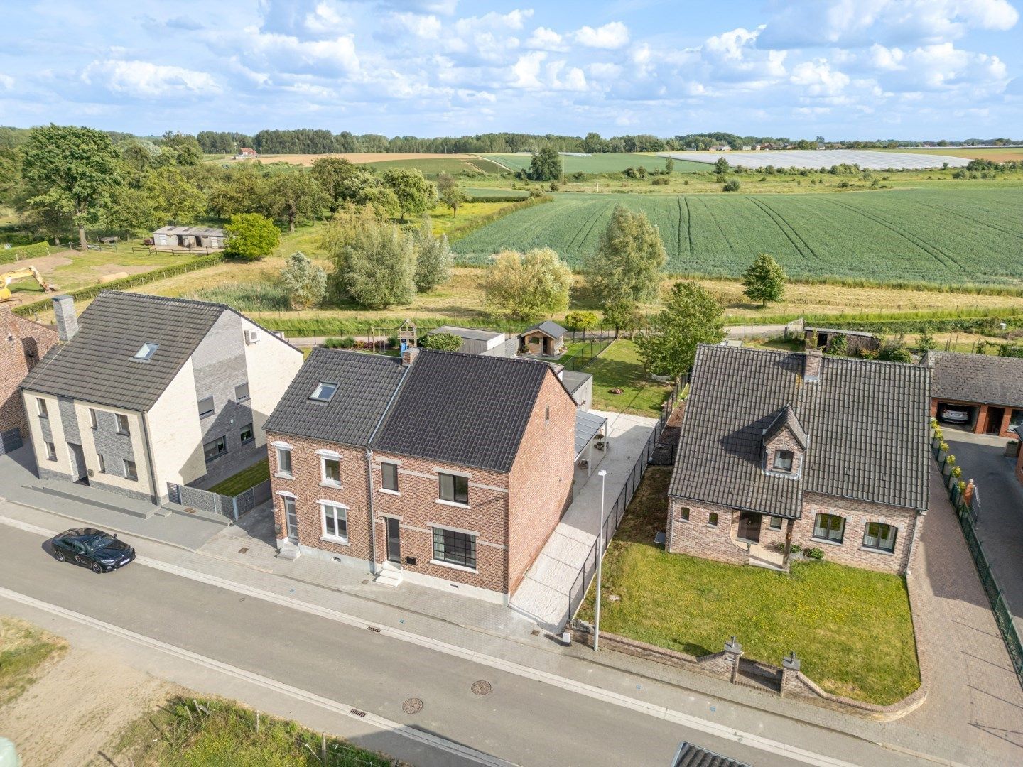 Knap en zeer grondig gerenoveerde halfvrijstaande woning met 4 slaapkamers en tuin in het mooie landelijke Jesseren foto 4