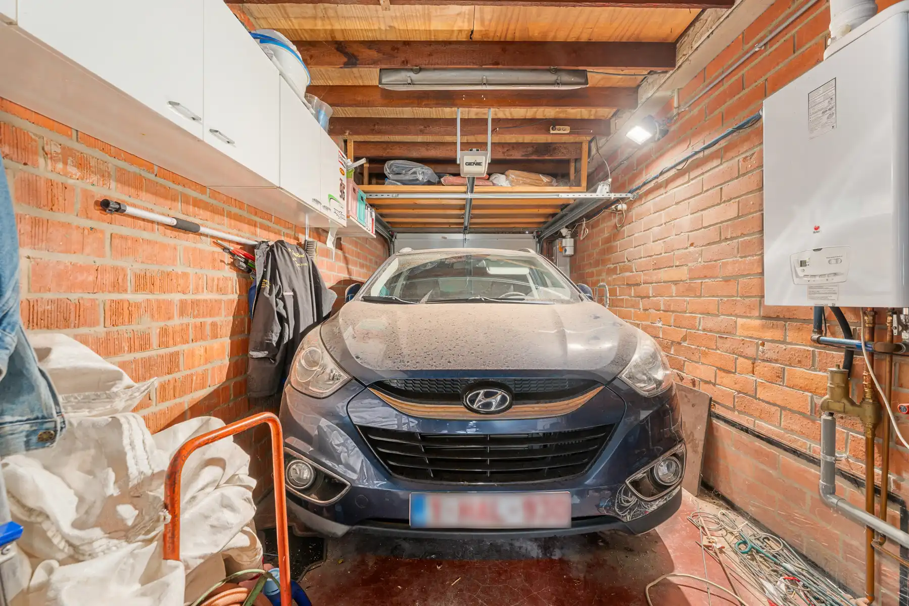 Woning met garage en tuin in de directe omgeving van de E40 foto 12