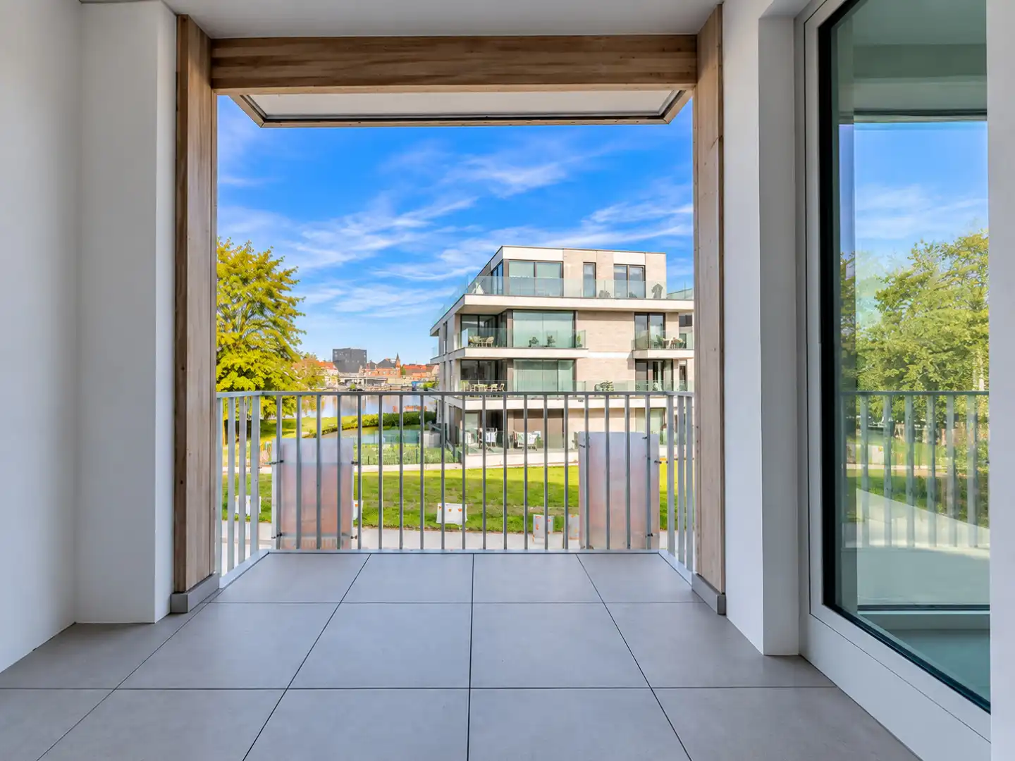 1-slaapkamerappartement met terras en zicht op het water foto 2