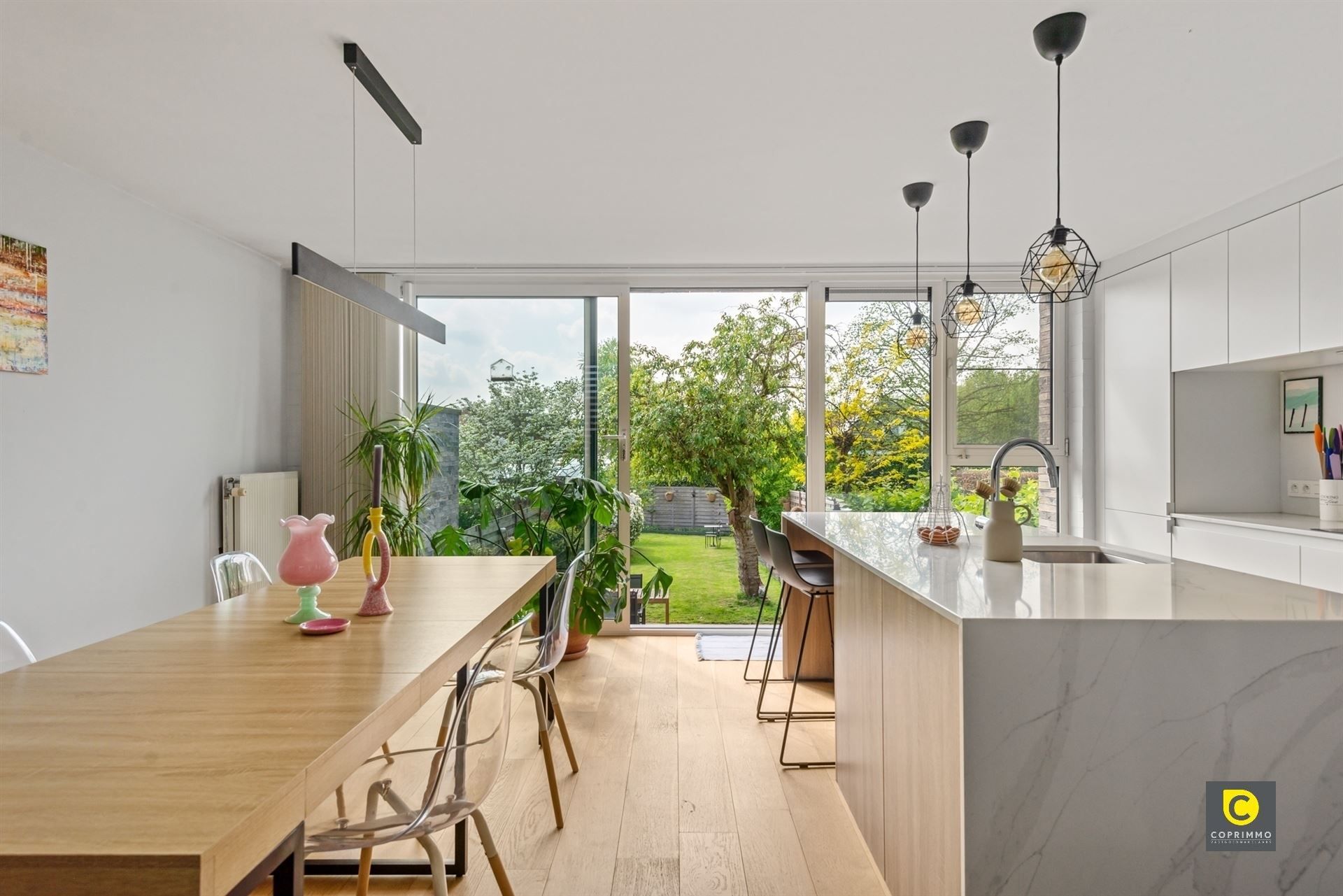 Woning:4slk,2 badk en ZWperceel foto 4