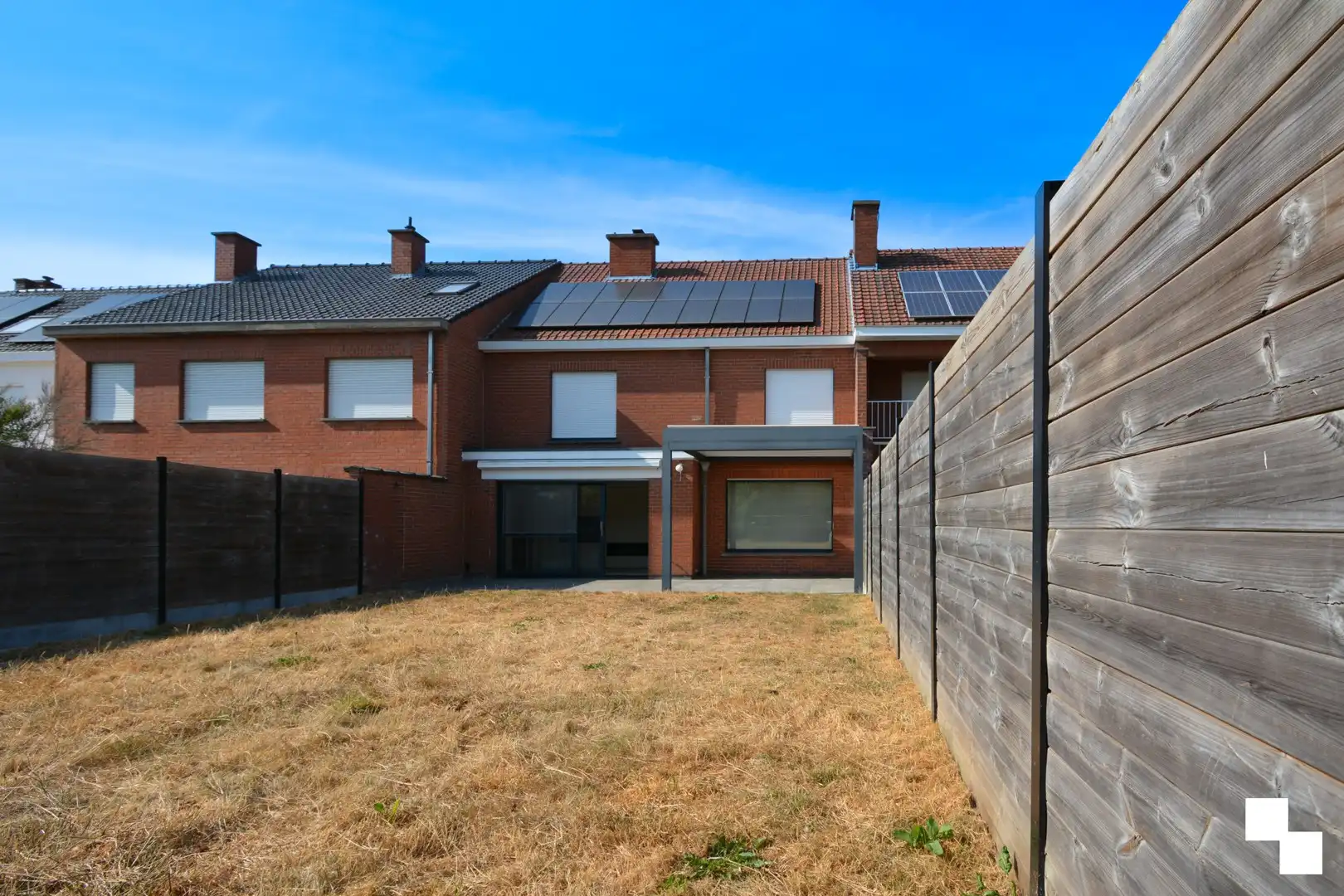 Ruime gesloten woning met 3 slaapkamers en prachtige tuin foto 29