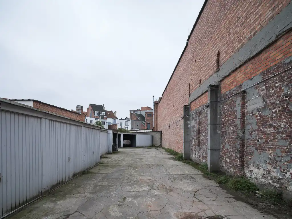 Instapklaar 2-slpk appartement met een ruim zonneterras en garage nabij de Coupure foto 12