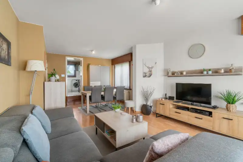 --- NIEUW --- Gunstig gelegen lichtrijk appartement met 2 slaapkamers + 1 autostaanplaats. foto 5