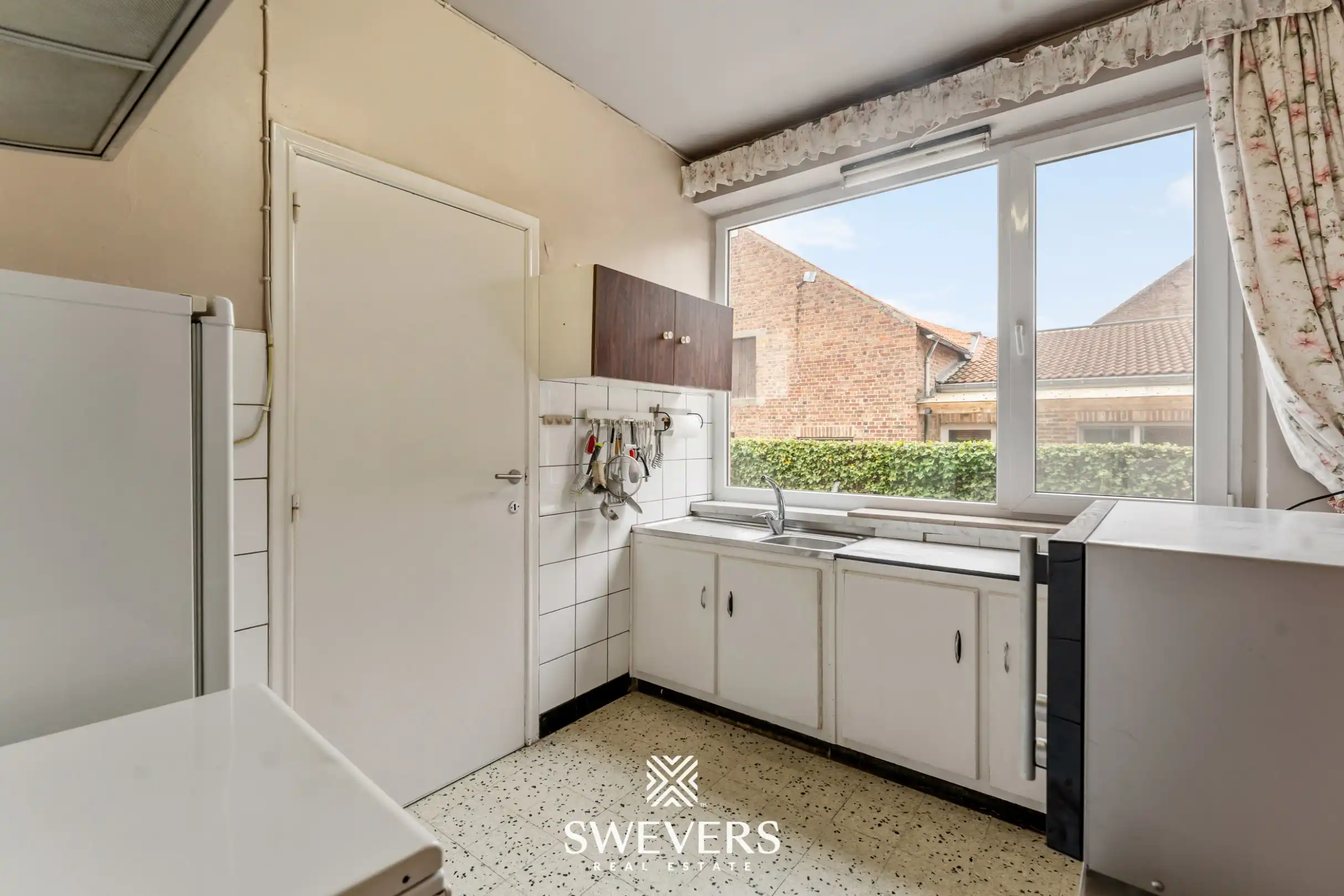 Statige woning met veel potentieel te Hoepertingen foto 11