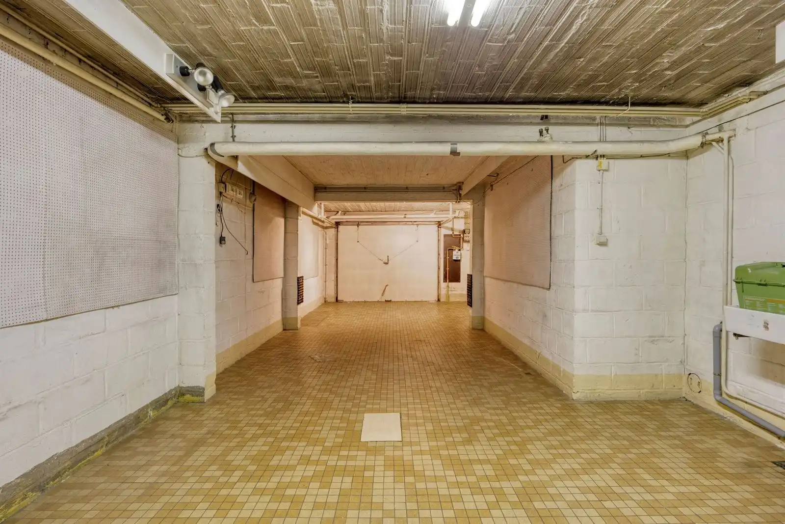 Ruime 3-gevelwoning met 4 à 5 slaapkamers, grote garage en dubbele straattoegang foto 28