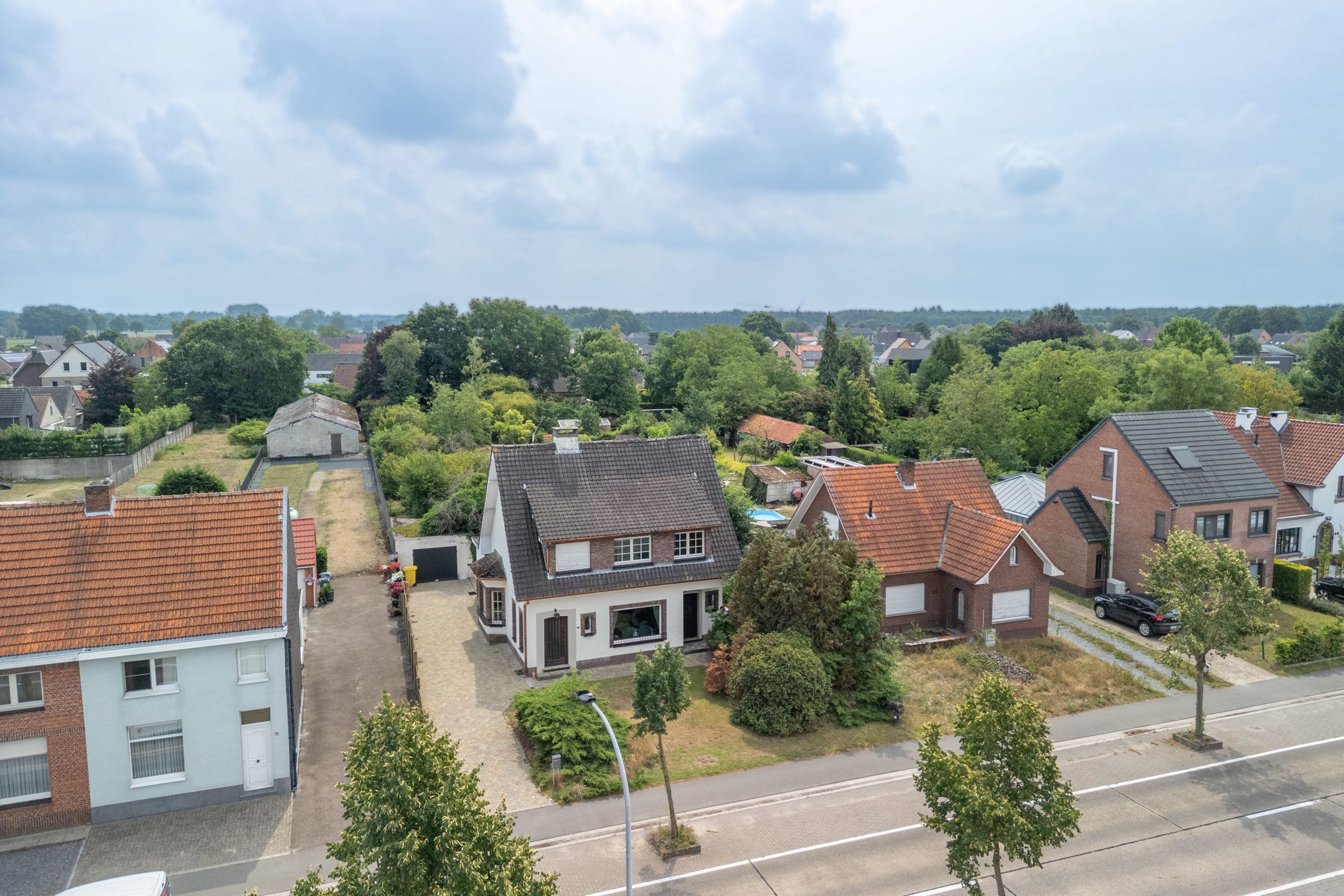 Te renoveren gezinswoning (196m²) op perceel van 1.943m². foto 33