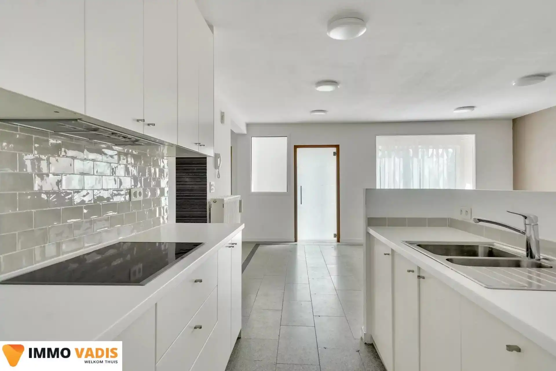 Ruim gelijkvloers appartement met  3 slaapkamers foto 3