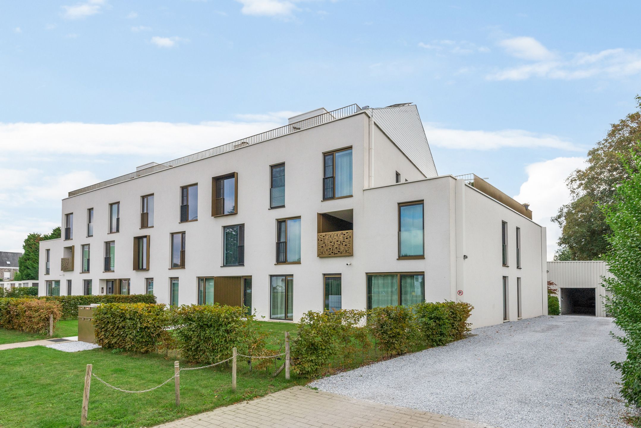 Prachtig afgewerkt, recent gelijkvloers appartement met tuin foto 17
