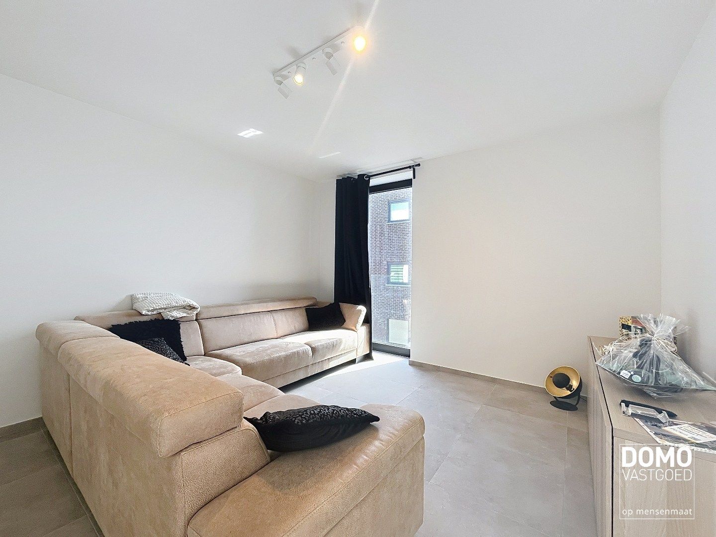 NIEUWBOUWAPPARTEMENT MET 2 SLAAPKAMERS, RUIM TERRAS, ONDERGRONDSE AUTOSTANDPLAATS EN KELDERBERGING IN MAASMECHELEN foto 2