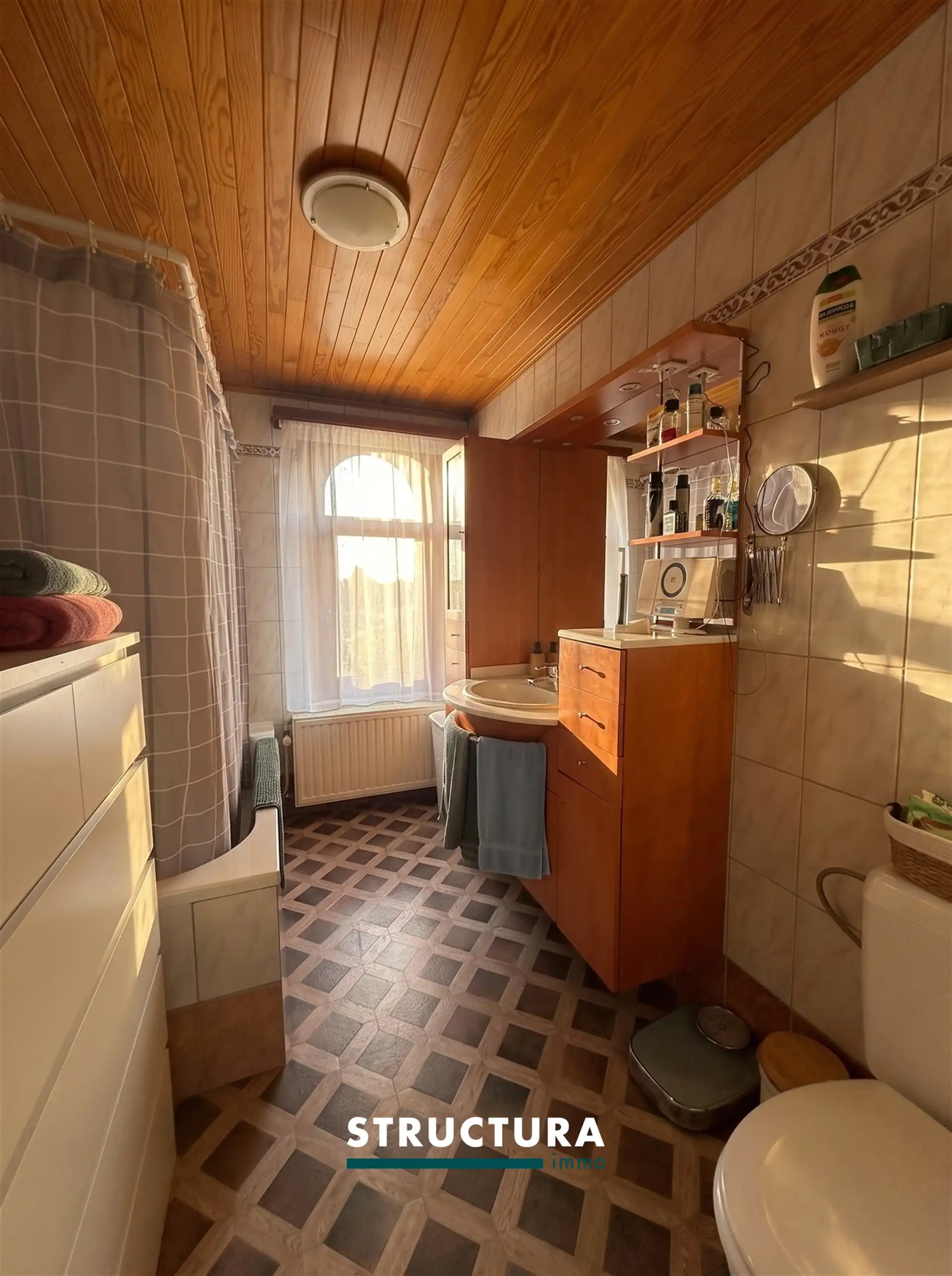 Woning met staanplaats  foto 10