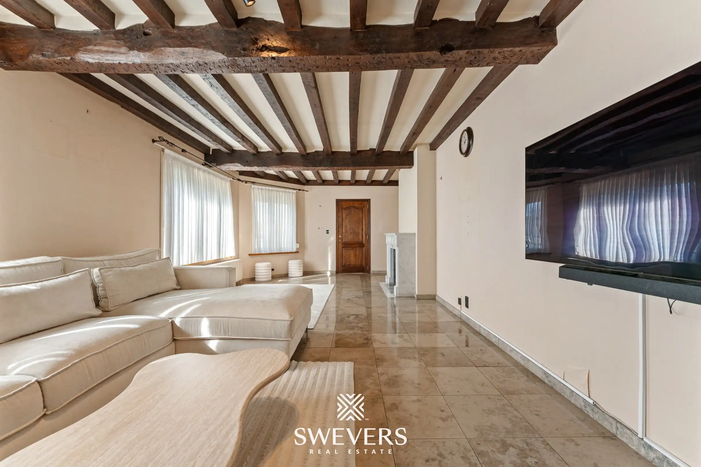 Karaktervolle gezinswoning met veel potentieel op 11a 74ca te Jesseren. foto 3