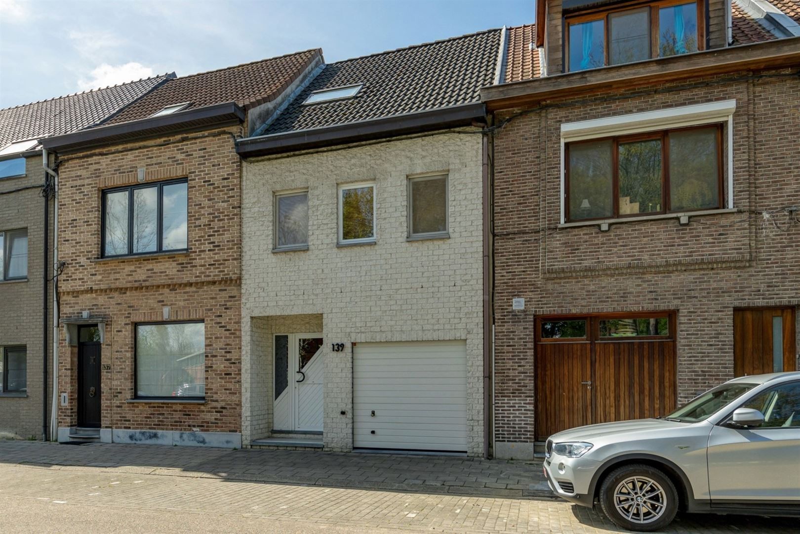 Goed onderhouden ruime stadswoning met grote tuin foto {{pictureIndex}}