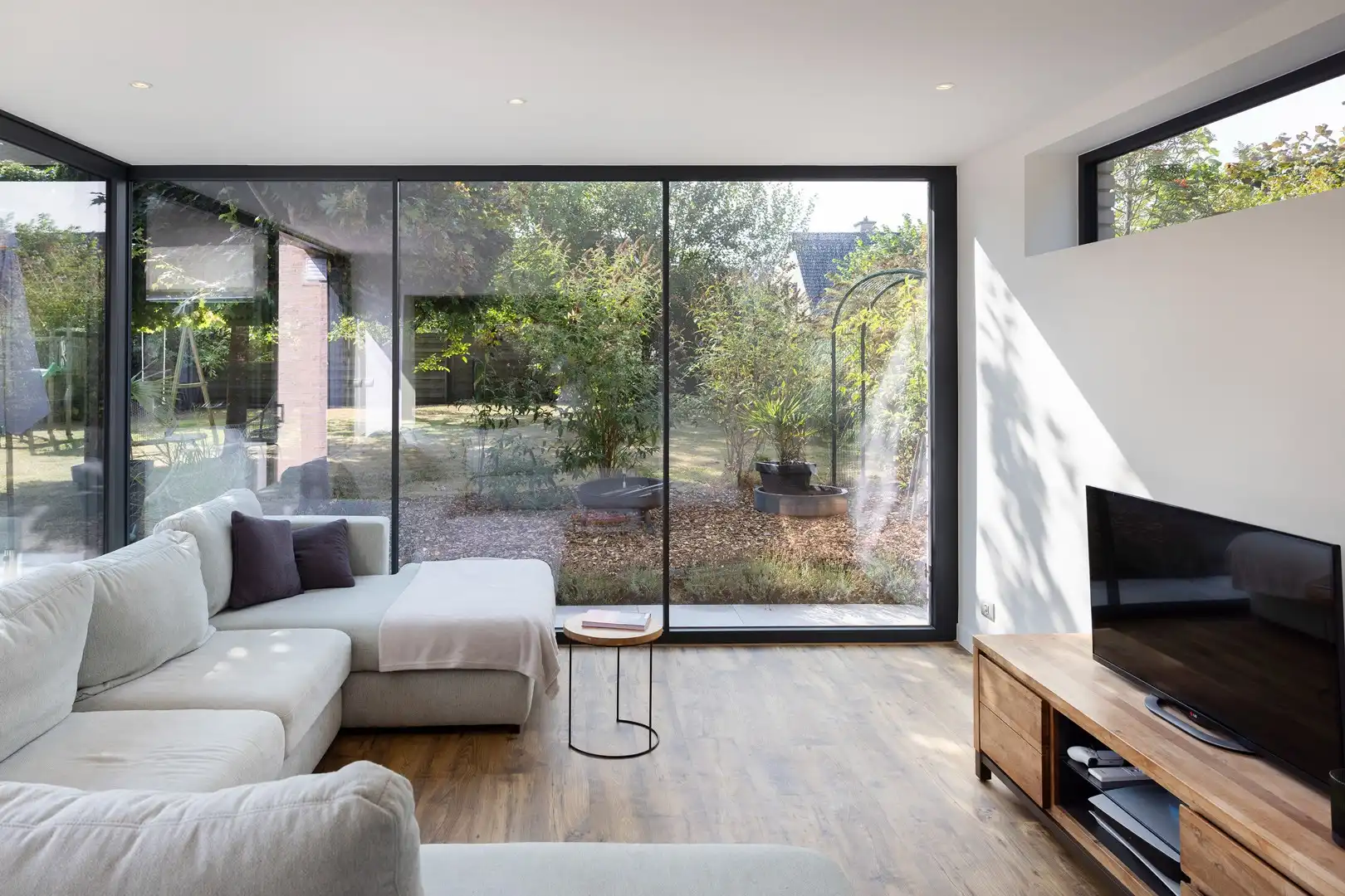 Rustig gelegen alleenstaande woning met aangename tuin. foto 4