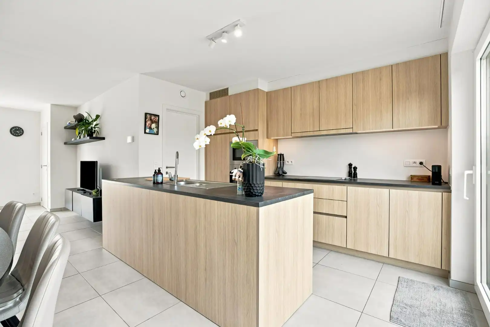 Perfect instapklare woning met 3 slks en tuin in een gegeerde autoluwe buurt te Heule foto 7