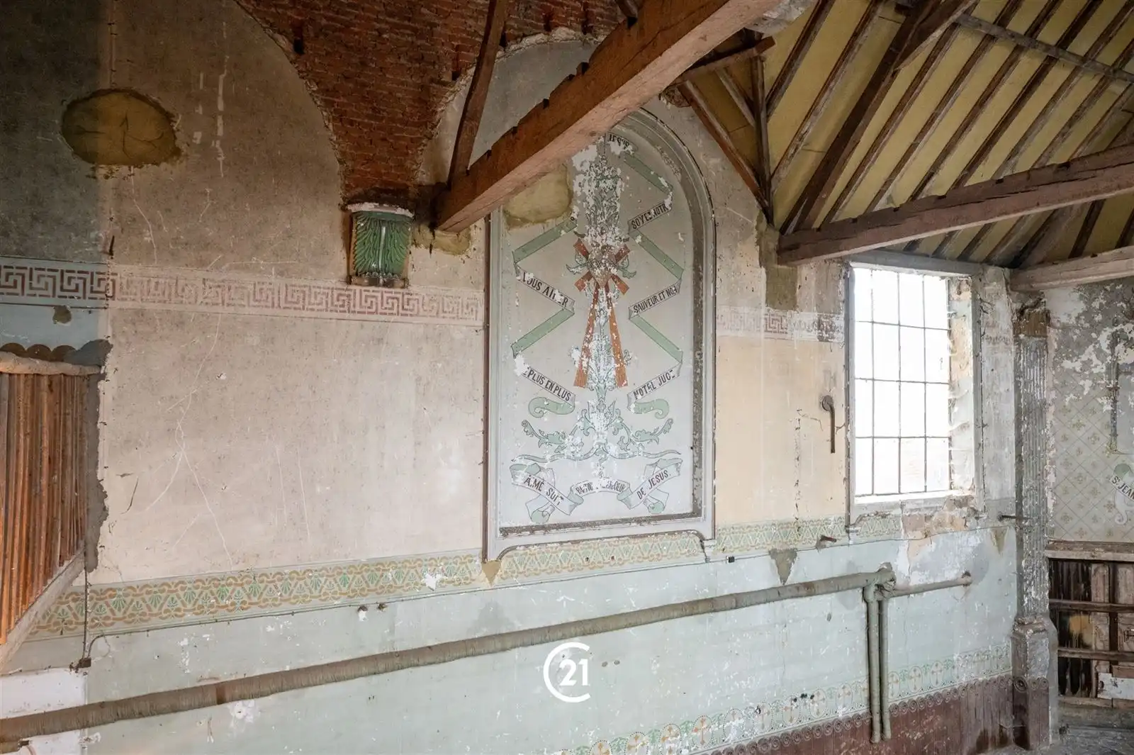 Uitzonderlijk renovatieproject met authentieke kapel! foto 6
