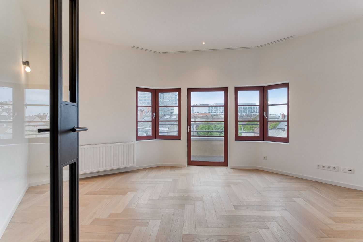 Recent gerenoveerd zonnig twee slaapkamer dakappartement foto 2