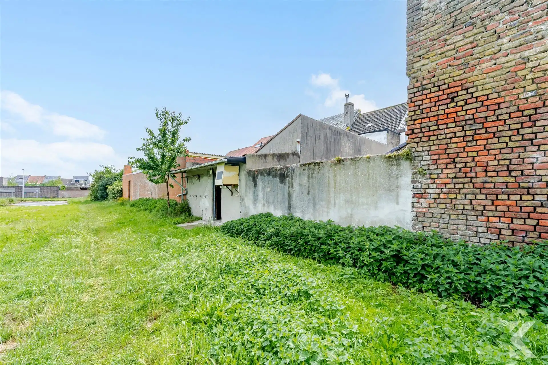 Te renoveren woning met veel potentieel en ruime zolder foto 19