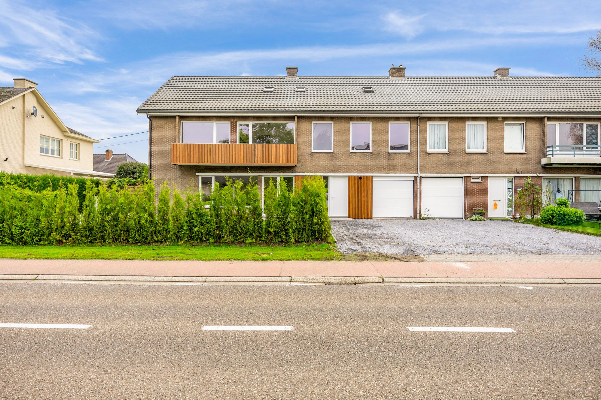 IDEALIS VASTGOED - VOLLEDIG GERENOVEERDE GEZINSWONING OP GEGEERDE LOCATIE IN HARTJE ACHEL foto 4