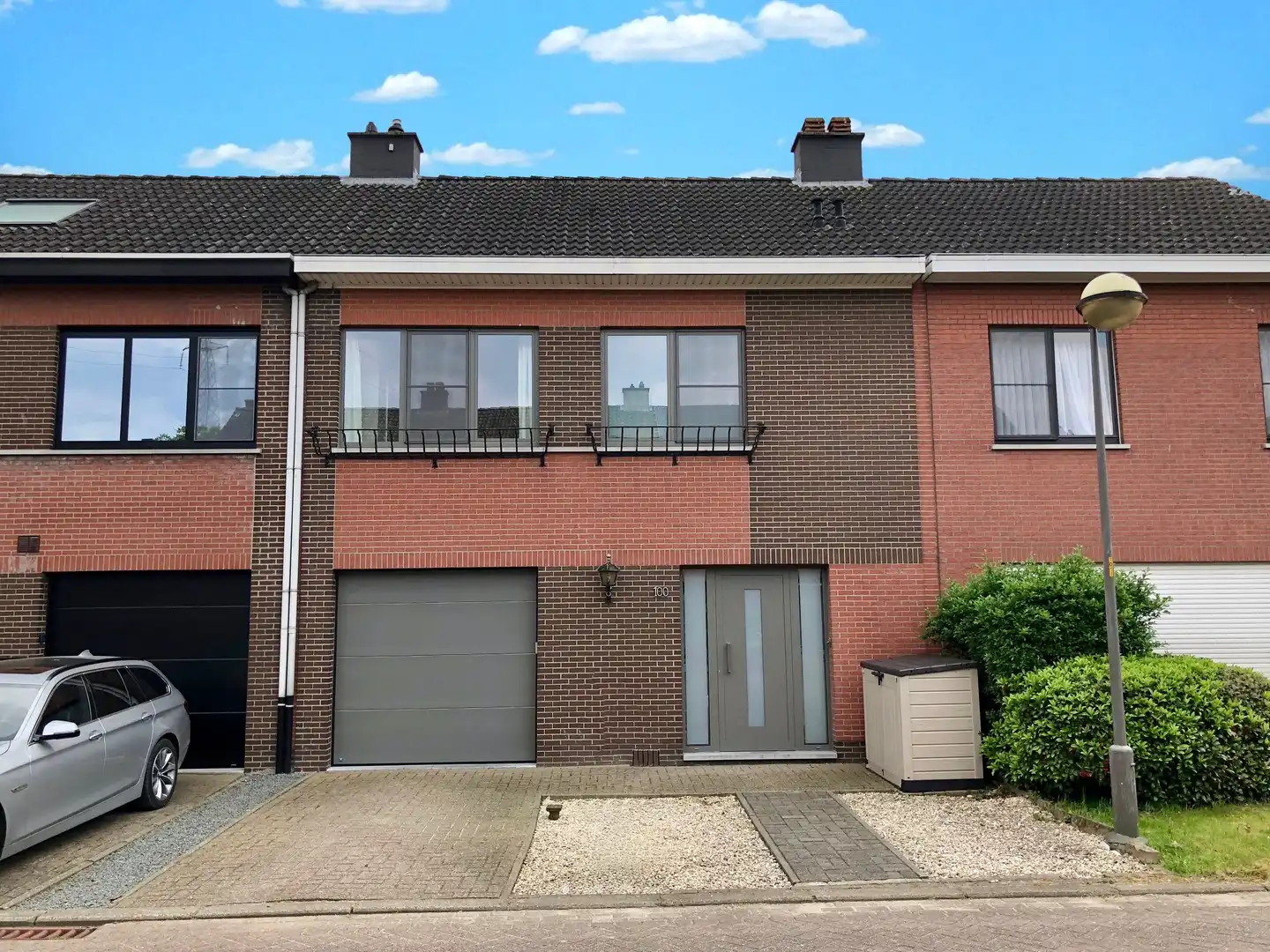 Energiezuinige woning in een doodlopende straat. foto {{pictureIndex}}