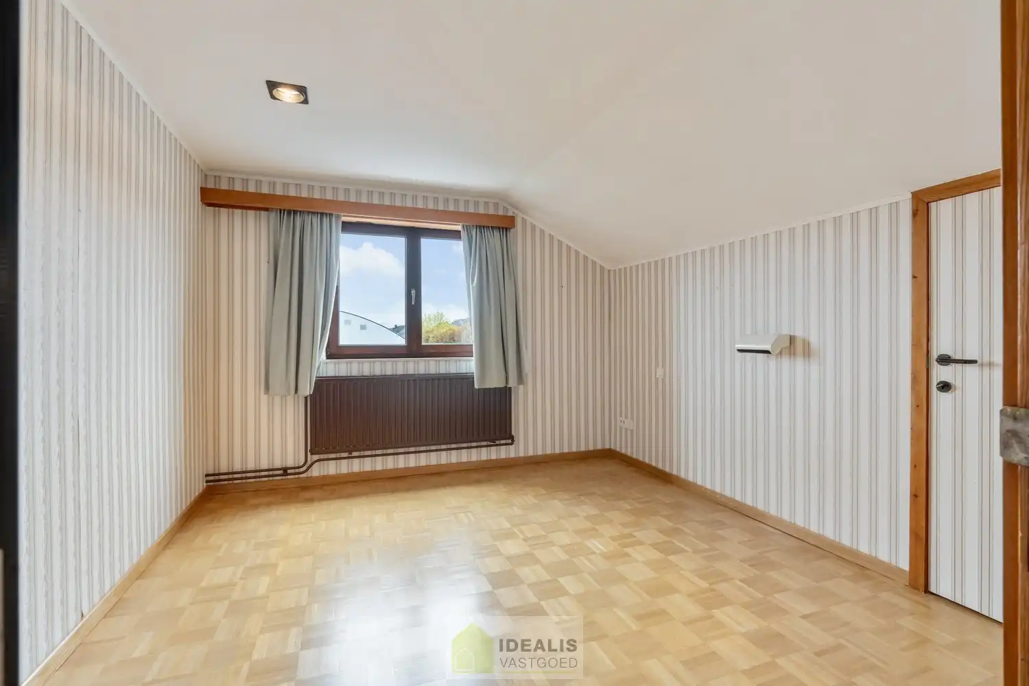 IDEALIS VASTGOED – VERZORGDE GEZINSWONING MET 2 SLAAPKAMERS (MOGELIJKHEID TOT MEER) OP AANGENAAM PERCEEL VAN 11A 28CA foto 19