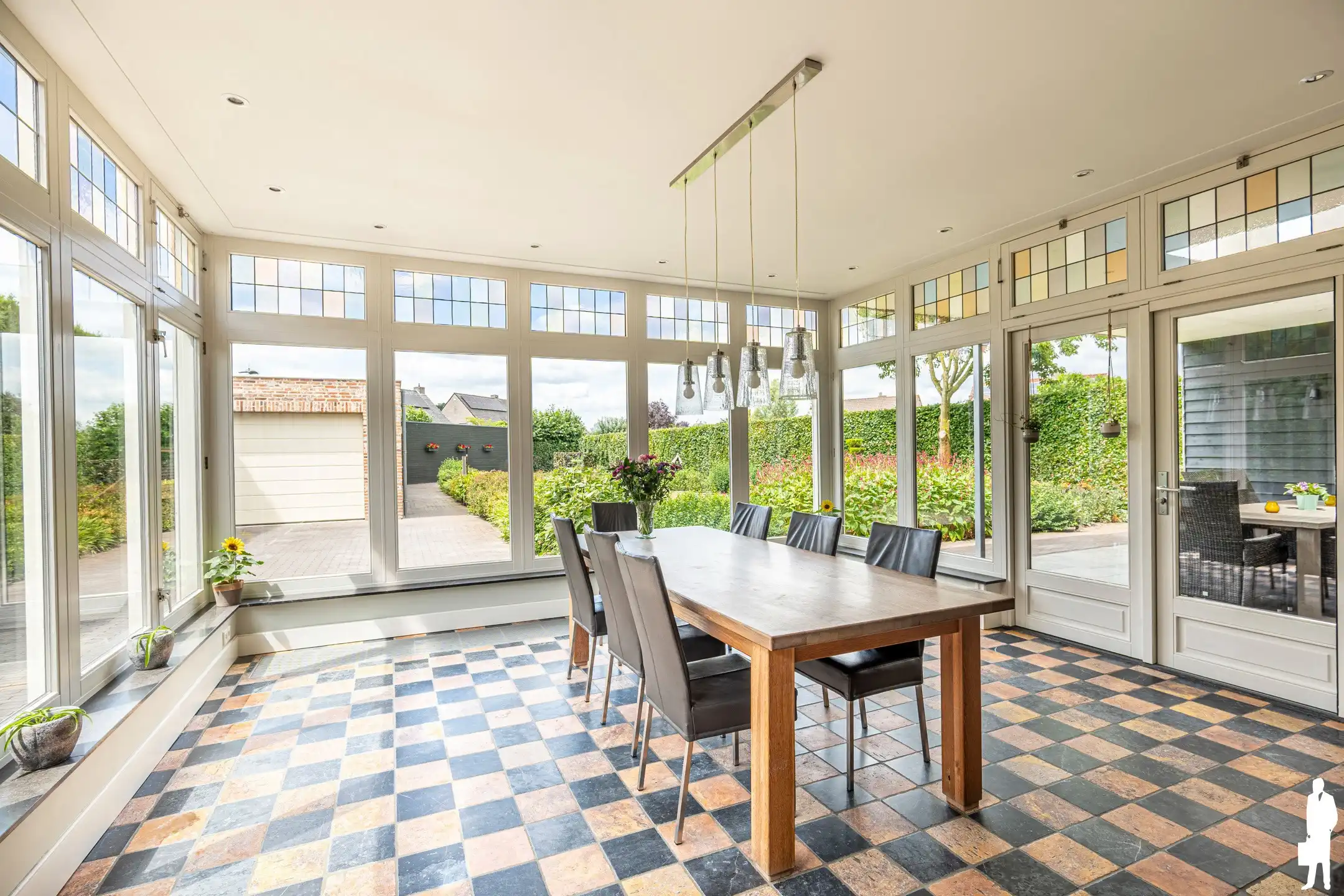 Villa met 6 slpk. 2 badk. en garage op 900m² nabij NL grens. foto 10