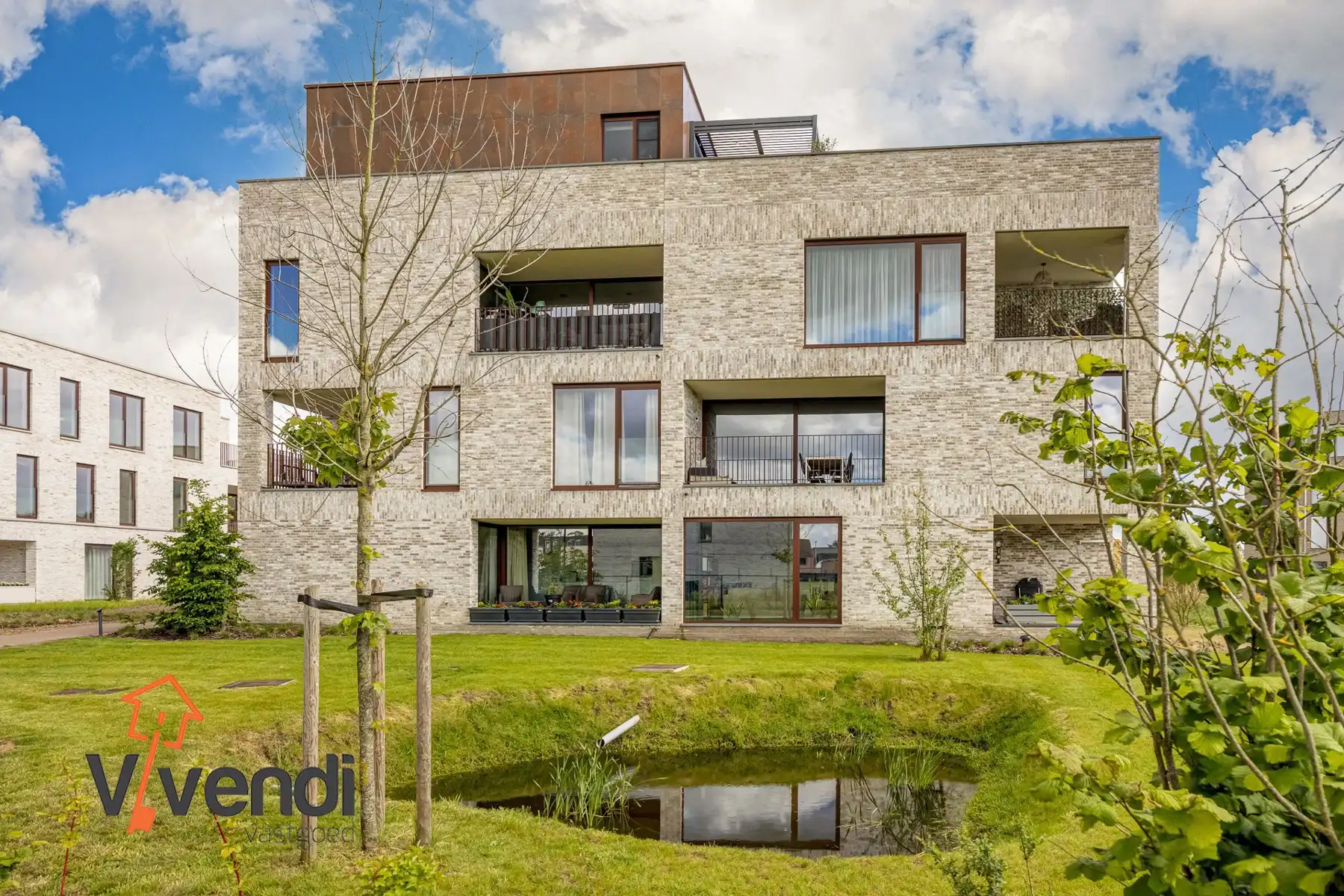 Gelijkvloers appartement van 110m² met 2slpk. foto 3