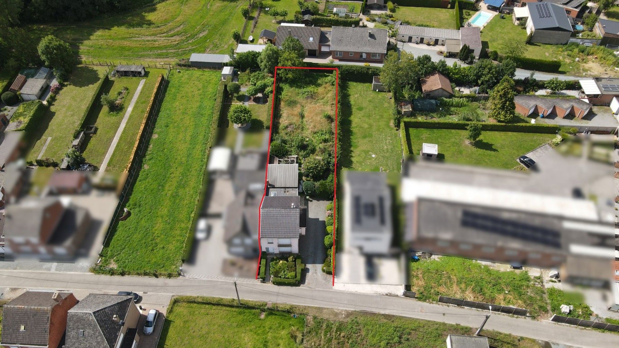 Gezinswoning met grote tuin in groene omgeving foto 3