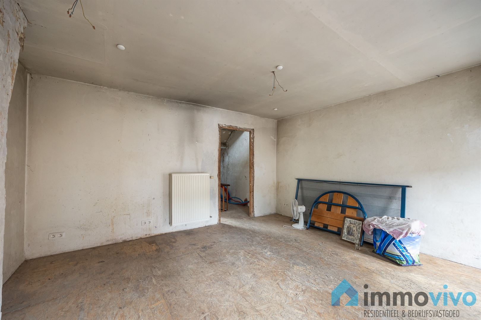 Te renoveren gezinswoning met 2/3 slaapkamers en zuidgerichte tuin. foto 9