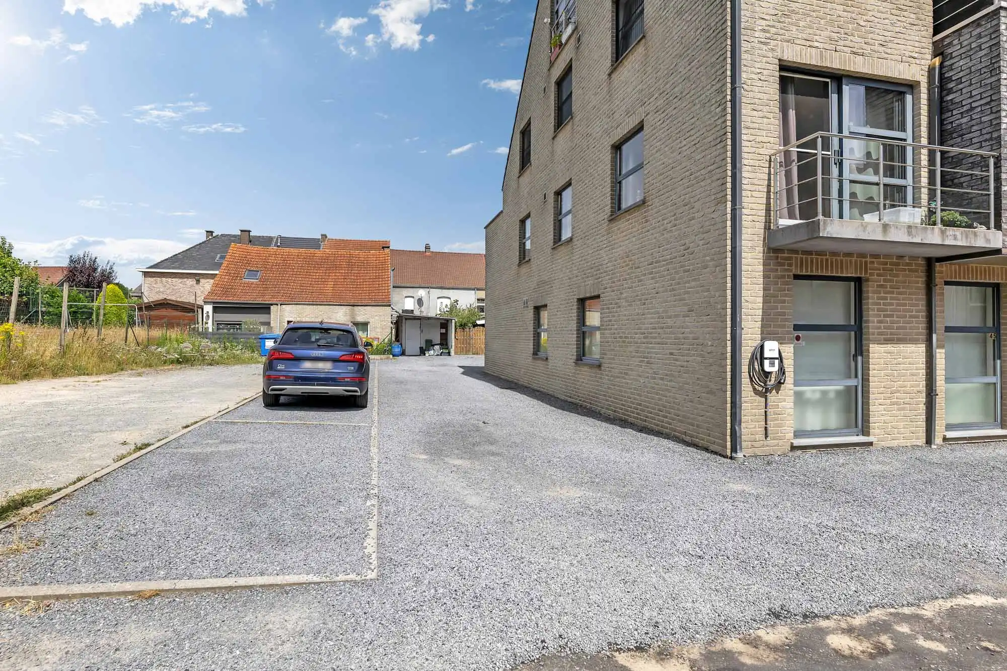 Ruim, instapklaar appartement met terras en autostaanplaats foto 19