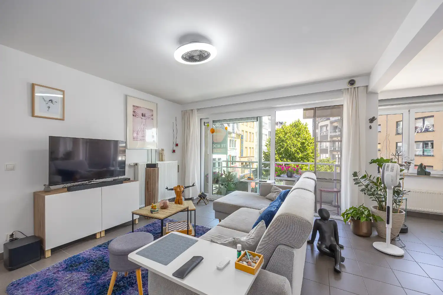 Ruim drie slaapkamer hoek-appartement op centrale ligging! foto 3
