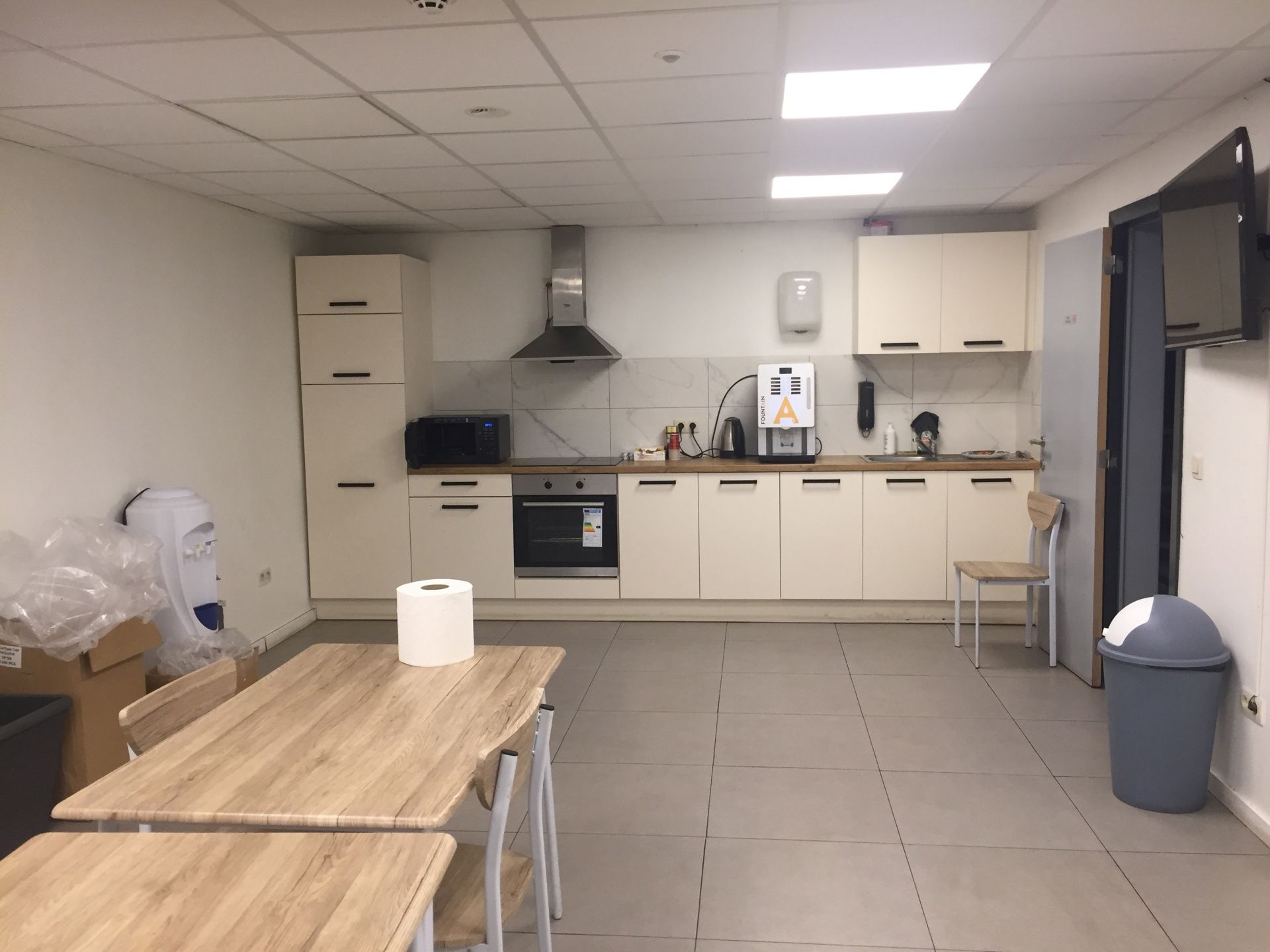 Magazijn te huur foto 8