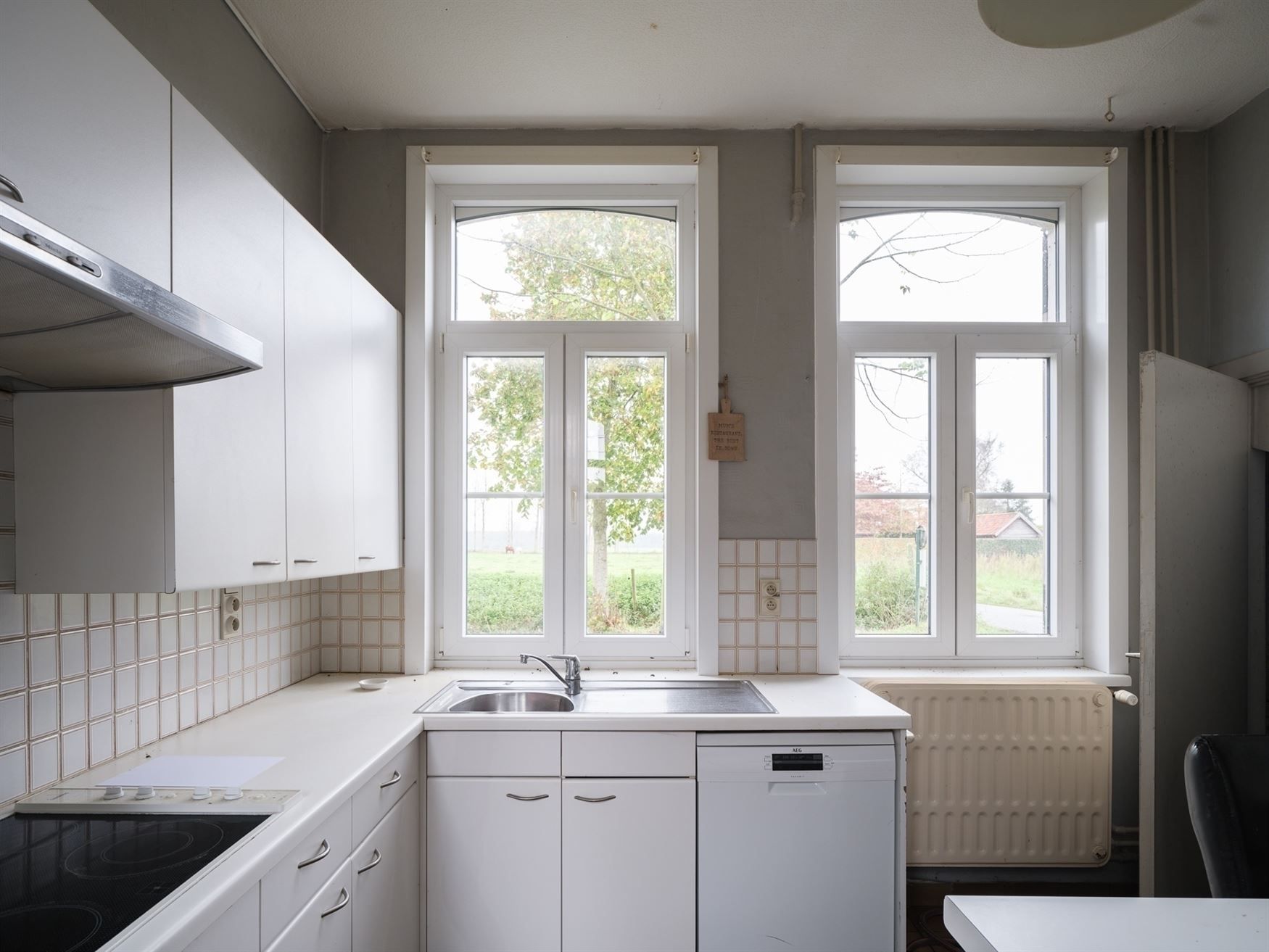 Karakterwoning met riante bijgebouwen foto 14