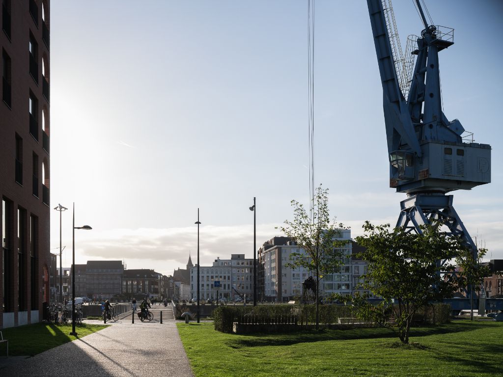 Luxe appartement (BJ 2020) met een adembenemend zicht over het water en de stad. foto 24
