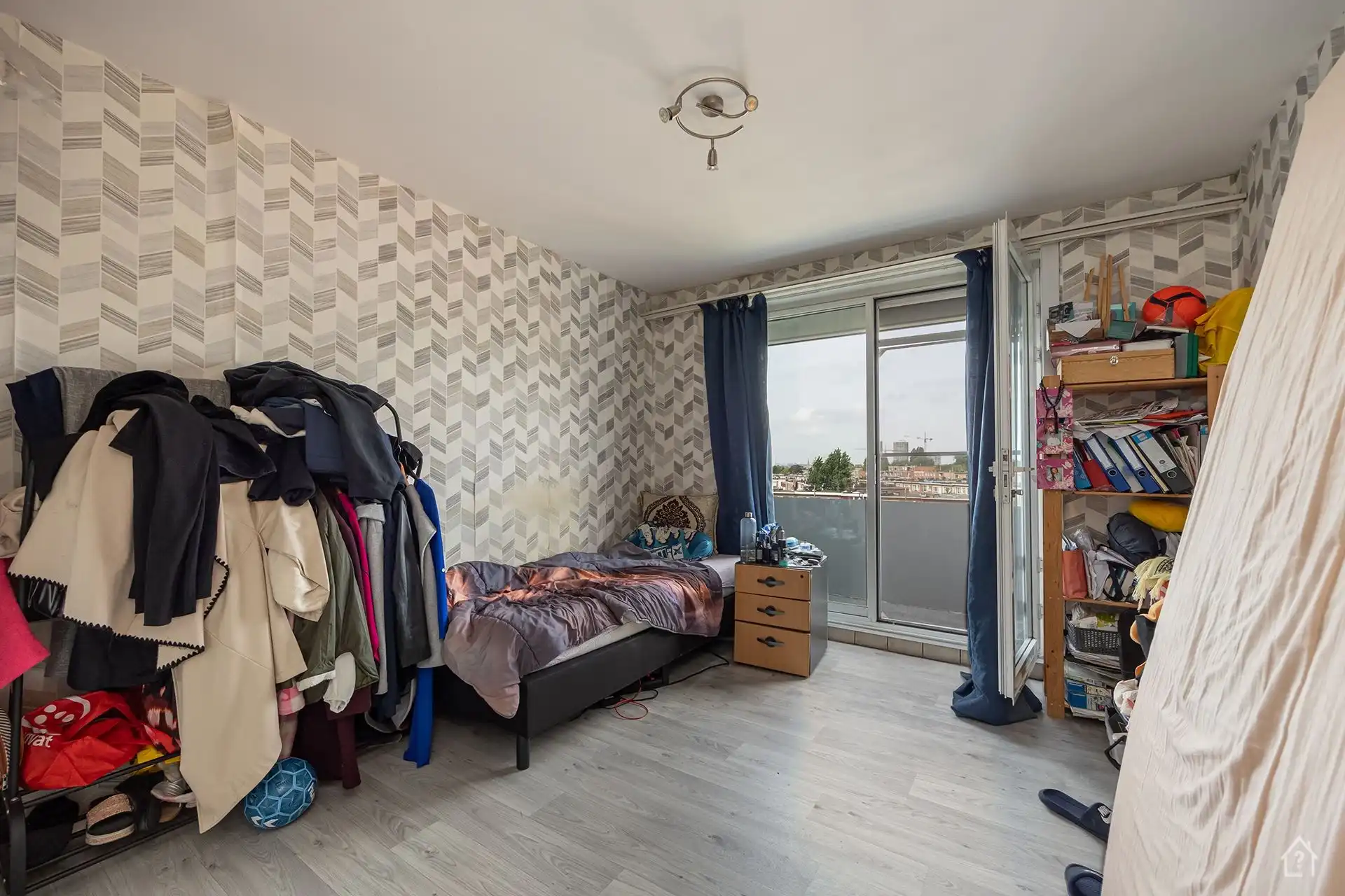 2 slaapkamer appartement met terras foto 13